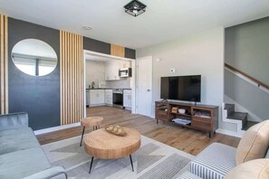 Smart TV, offices - Group Stay • 2 Spacious Homes near Downtown & Park (Raleigh)