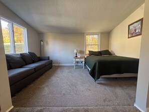 2 عدّة غرف نوم وواي فاي وملاءات أسرّة