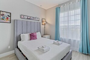 4 bedrooms, iron/ironing board, travel cot, free WiFi - Spacious 4BR Vista Cay Retreat near Universal (Orlando)