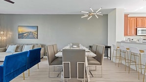 Dining - Vista Cay 3BR Condo near Universal (Orlando)