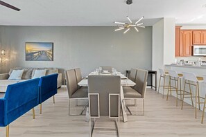 Dining - Vista Cay 3BR Condo near Universal (Orlando)