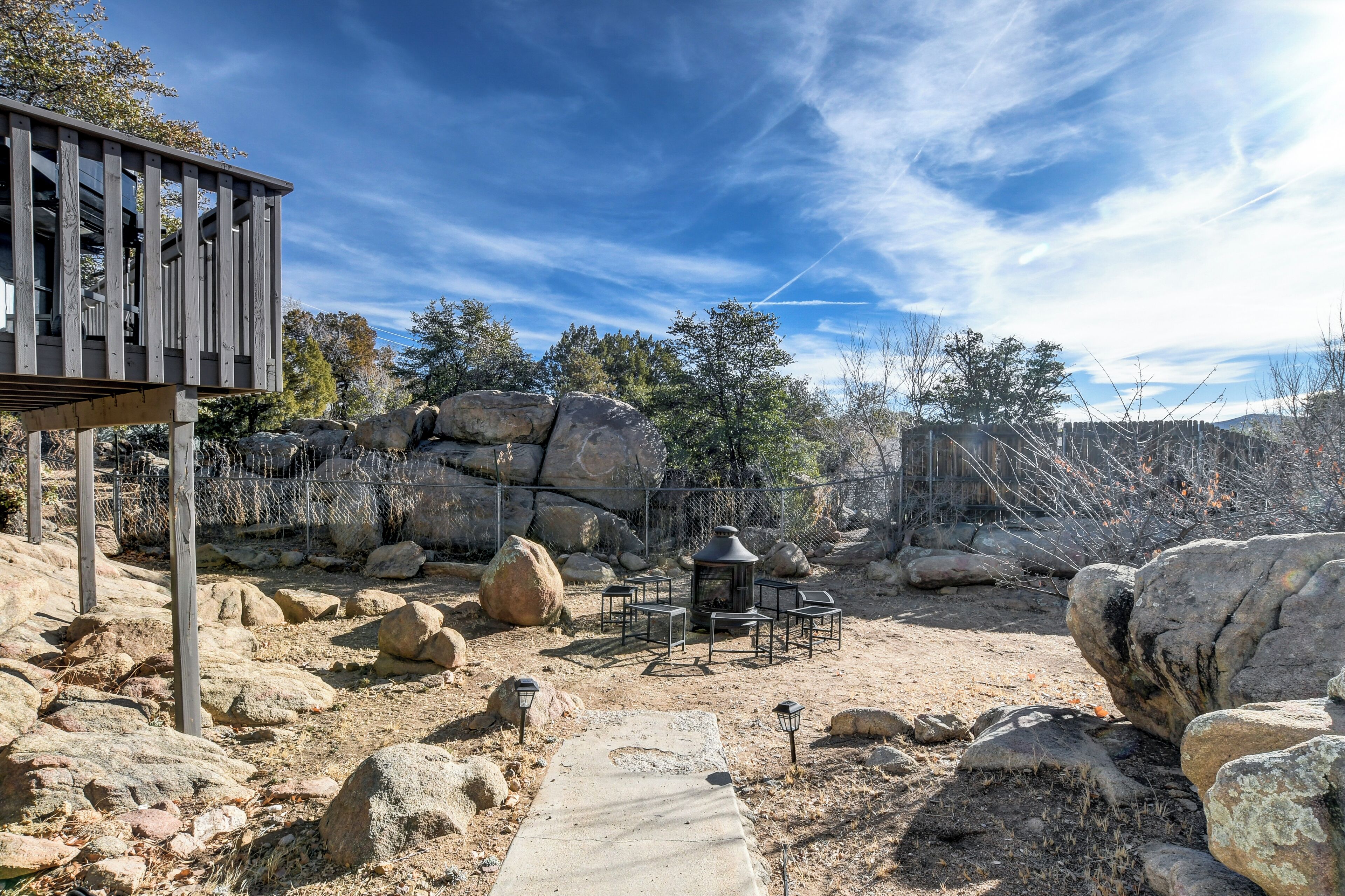 المنطقة المحيطة بالمنشأة