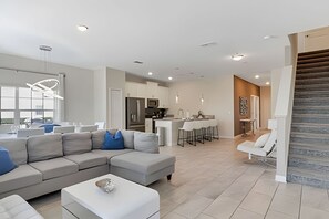 TV, video games - Family 5BR Getaway mins to Disney + Pool (Kissimmee)