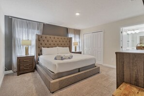 4 bedrooms, iron/ironing board, bed sheets - Family Villa 10min to Disney + Private Pool (Kissimmee)