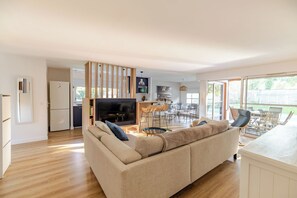 Living area - 105 m² villa near the ocean with pool and garden (Moliets-et-Maa)
