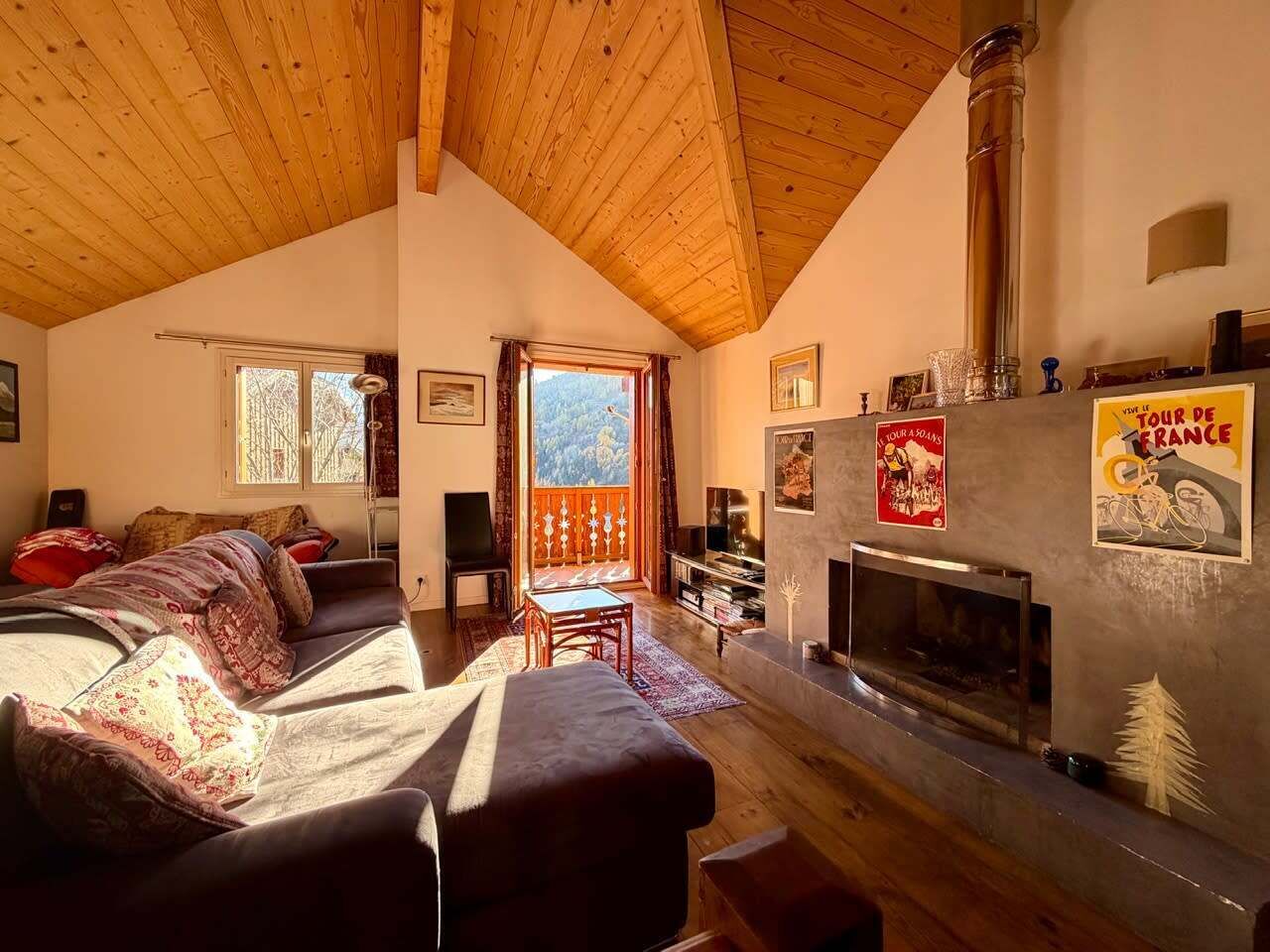 Télévision, cheminée