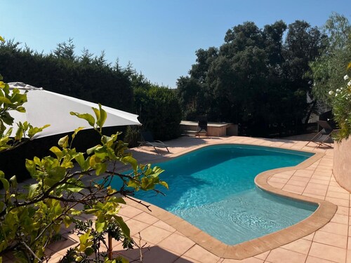 House with pool and stunning views in Fréjus