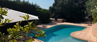House with pool and stunning views in Fréjus