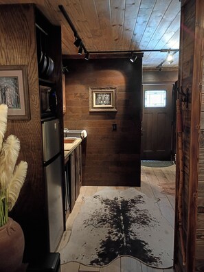 Interior - Cozy modern rustic 1-bedroom studio in Idyllwild. Perfect hideout close to town (Idyllwild-Pine Cove)