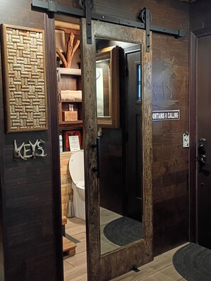 Interior - Cozy modern rustic 1-bedroom studio in Idyllwild.  Perfect hideout close to town (Idyllwild-Pine Cove)