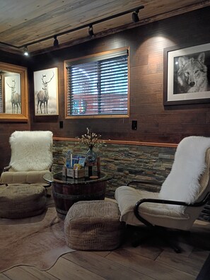 Interior - Cozy modern rustic 1-bedroom studio in Idyllwild.  Perfect hideout close to town (Idyllwild-Pine Cove)