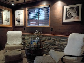 Interior - Cozy modern rustic 1-bedroom studio in Idyllwild. Perfect hideout close to town (Idyllwild-Pine Cove)