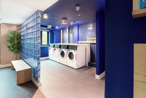Laundry room - Student Only Hollis Wharf (Bath)