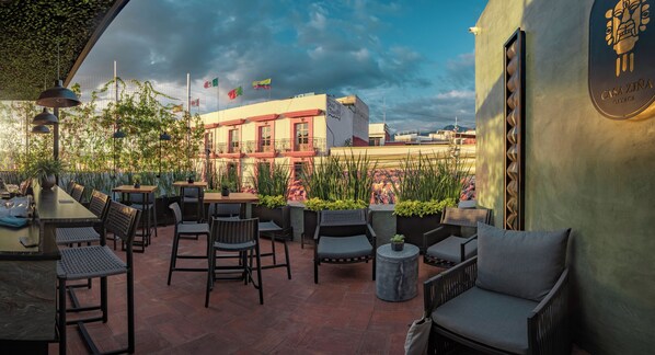 شرفة على السطح