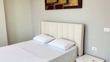 2 slaapkamers, een strijkplank/strijkijzer, internet, beddengoed