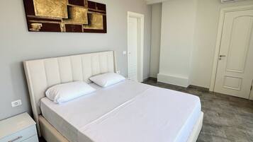 Iron/ironing board, Internet, bed sheets