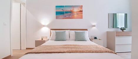 2 makuuhuonetta, silitysrauta/-lauta, vauvan matkasänky, Wi-Fi