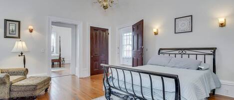 5 bedrooms, WiFi, bed sheets