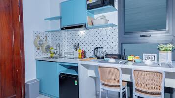 Phòng Cao cấp, ban công, quang cảnh thành phố | Bếp riêng | Tủ lạnh nhỏ, lò vi sóng, bếp nấu