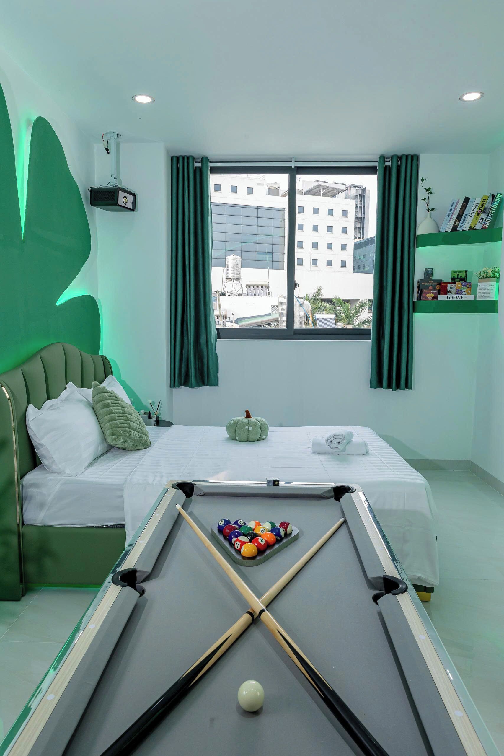 أغطية فراش متميزة وألحفة محشوة بالريش وأسرّة بإسفنج يتكيف مع شكل الجسم