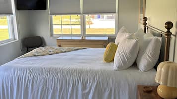 3 bedrooms, desk, iron/ironing board, free WiFi