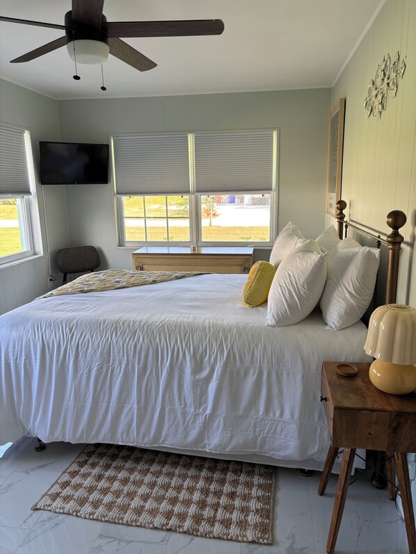 3 habitaciones, escritorio, tabla de planchar con plancha y wifi gratis 