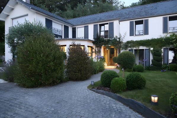 المنشأة من الخارج