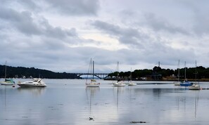 Marina - By the Water – Guest Room (Guipavas)