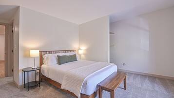 2 bedrooms, desk, iron/ironing board, travel cot