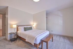 2 bedrooms, desk, iron/ironing board, travel cot