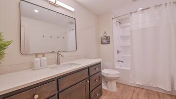 Assecador de cabells, tovalloles, sabó i xampú