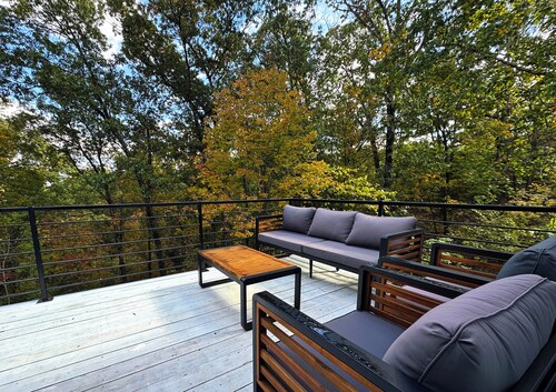 Lost Ridge Retreat-5Bed,3Bath, Hot Tub-25 Miles Hiking Trails Out The Front Door