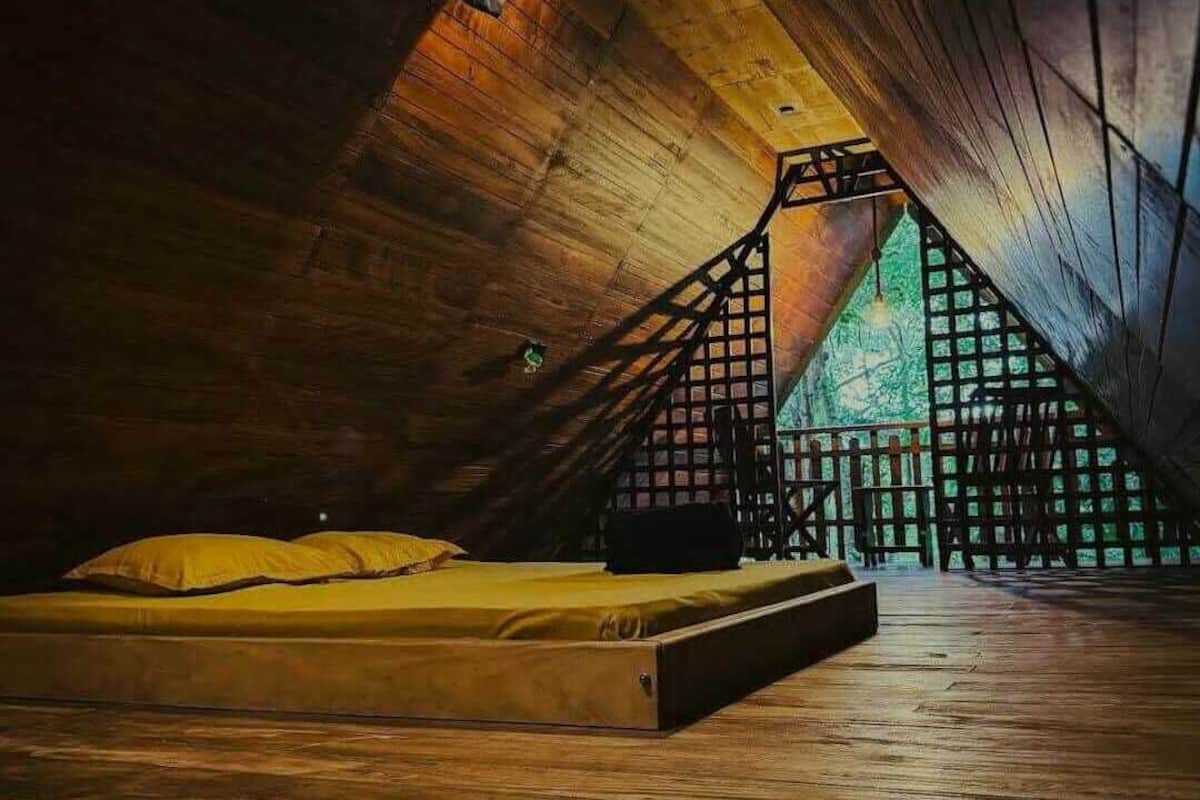 Camera doppia, vista montagna | Cassaforte in camera, una scrivania, postazione laptop, tende oscuranti