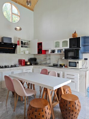 Dining - Fantastic 3-bedroom with AC in charming in Pattaya Chon Buri (Chon Buri)