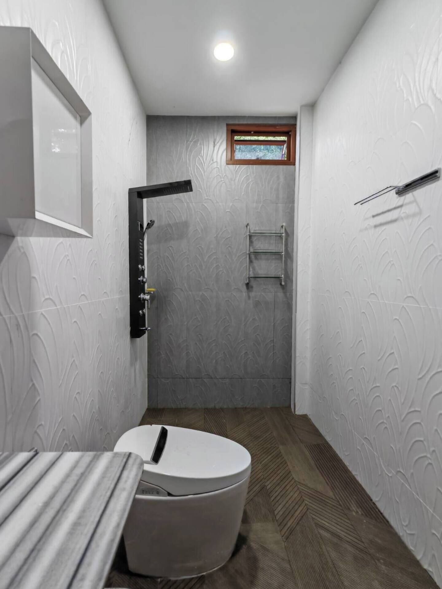 Shower, jetted tub, hair dryer, towels