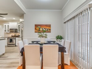 Dining - Quaint 3-bedroom house with AC in charming Jenks (Jenks)