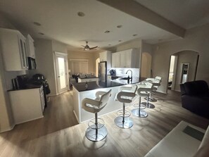 Microwave, oven, stovetop, dishwasher - Quaint 3-bedroom house with AC in charming Jenks (Jenks)