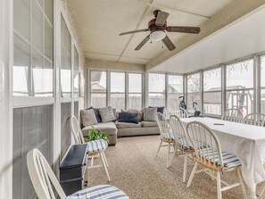 Interior - Quaint 3-bedroom house with AC in charming Jenks (Jenks)