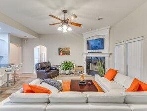 TV, fireplace