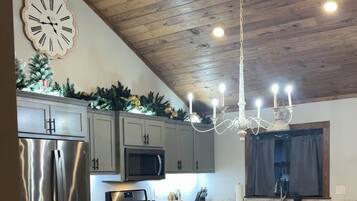 Geladeira, micro-ondas, fogão, cooktop