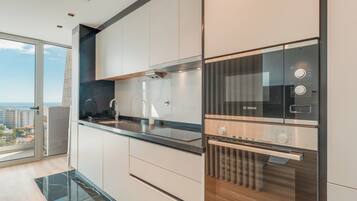 Deluxe-lejlighed - havudsigt | Privat køkken