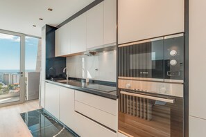 Deluxe Condo, Ocean View | Private kitchen - Golden View Funchal (Funchal)