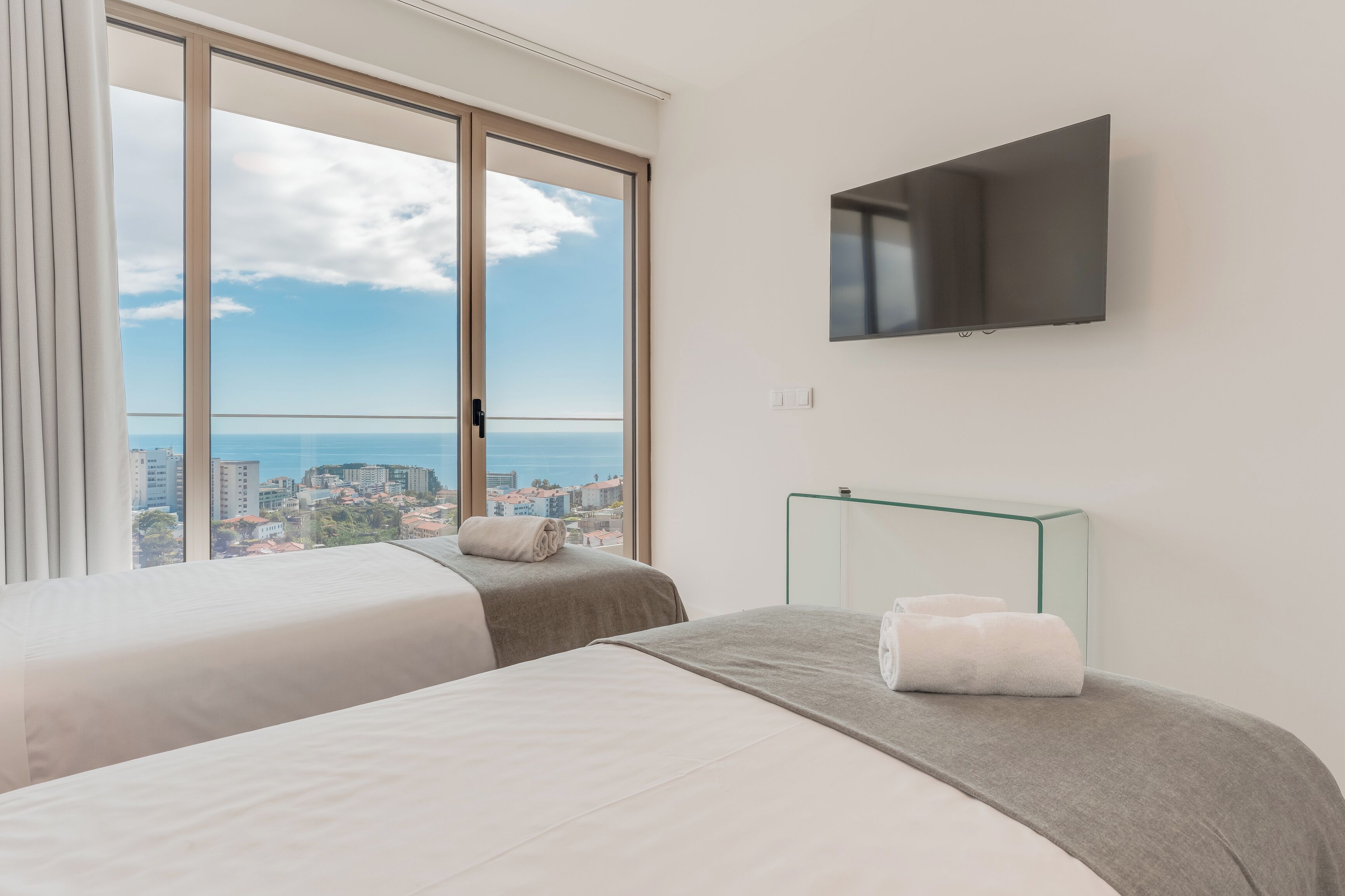 Deluxe Condo, Ocean View | Blackout drapes, soundproofing, iron/ironing board, free WiFi