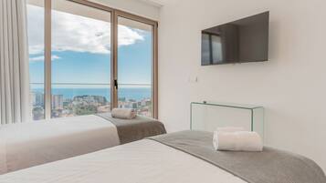 Deluxe appartement, uitzicht op zee | Verduisterende gordijnen, geluiddichte muren