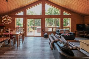TV, fireplace - Summer Escape Mont Tremblant National Park Jacuzzi (Lac-Supérieur)