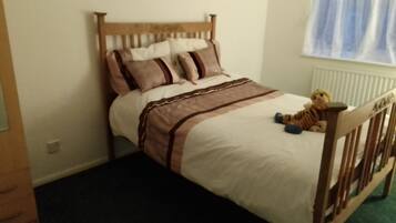 Iron/ironing board, bed sheets