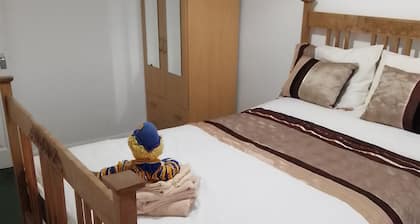 Bright, warm, spacious 3 bedroom flat with balcony, Redditch