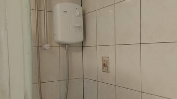 Toalhas de banho, papel higiênico