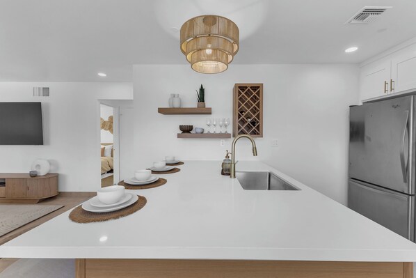 Private kitchen - The Perfect Tennis Getaway — Condo Near El Paseo & Indian Wells Tennis Garden (Palm Desert)