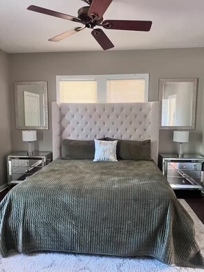 2 bedrooms, iron/ironing board, WiFi, bed sheets - Stunning EaDo Home Mins to Toyota Cntr + Staduims (Houston)